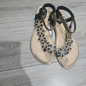 Italina Sandals for women size 40 color yellow gold and Black strap
